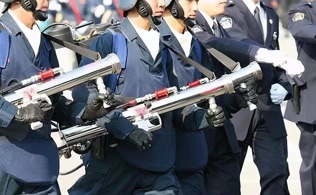 日本千葉縣警機(jī)動隊(duì)配備便攜高壓水槍